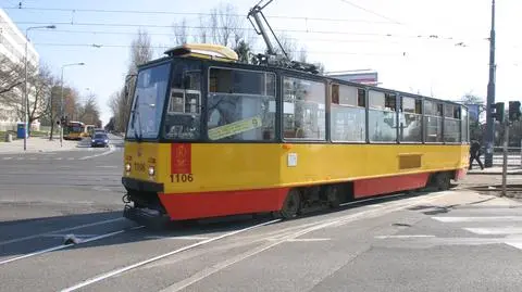 "Chłodna bryza o poranku". Tramwaj z uszkodzonymi drzwiami