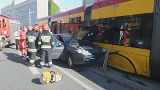 Renault wjechało w tramwaj