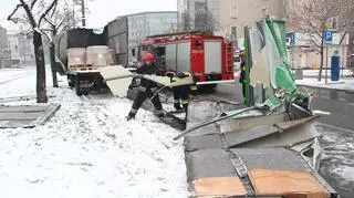 Ciężarówka nie zmieściła się pod wiaduktem