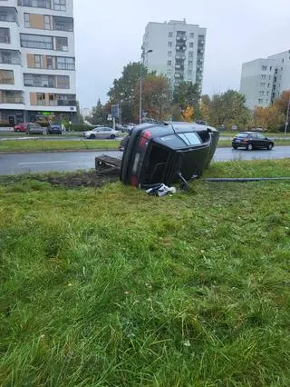 Kierowca wjechał w słup na Ursynowie 