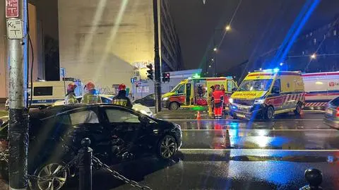 Zderzenie auta osobowego z karetką