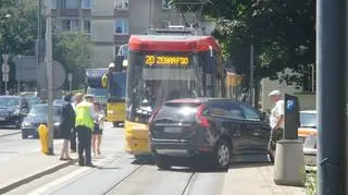 Tramwaj wjechał w osobówkę