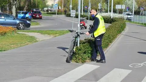 Zderzenie roweru i samochodu osobowego na Mokotowie