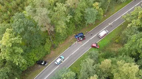 Zderzenie czterech aut w Zalesiu, jedna osoba ranna 