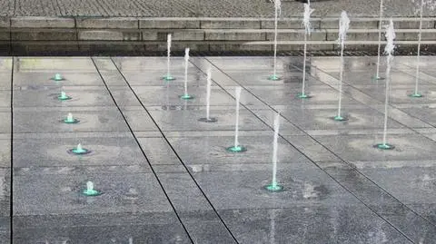 Nowa fontanna na Ursynowie Podświetlili skaczącą wodę