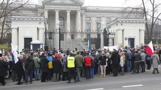 Protest przed ambasadą