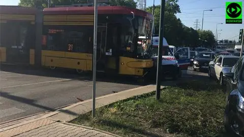 Karetka zderzyła się z tramwajem na rondzie Unii Europejskiej 