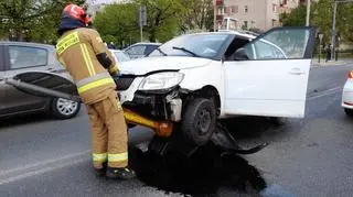 Samochód wjechał w wysepkę 