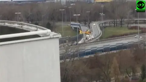 Śmigłowiec LPR lądował na trasie S8. Na estakadzie doszło do dachowania