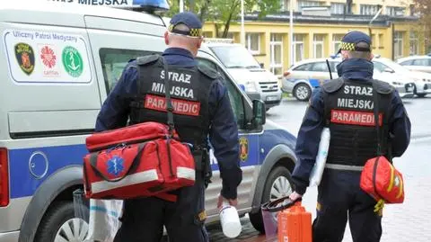 Był nieprzytomny, zakrwawiony leżał na schodach