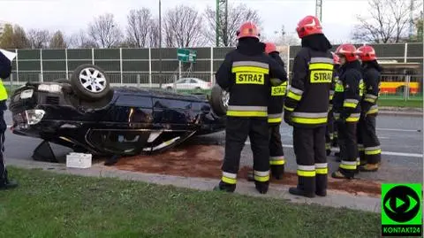 Przeciął pas zieleni i dachował. Cztery osoby z BMW ranne