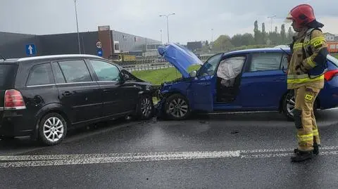 Zderzenie trzech aut, lądował śmigłowiec ratowniczy 