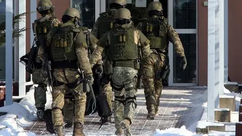 Rany kłute na plecach policjanta? Prokuratura dementuje