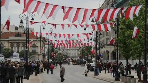 Konkurs musztry, bieg i rejsy po Wiśle. Dzień Flagi w stolicy