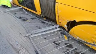 Renault wjechało w tramwaj