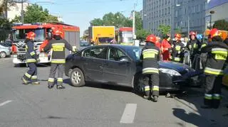 Renault wjechało w tramwaj