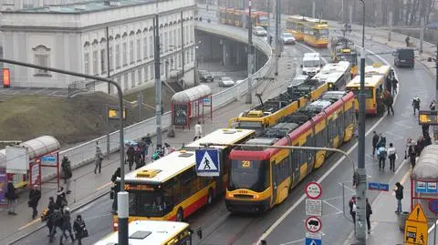 Zepsuty tramwaj linii 13  blokował ruch na trasie WZ