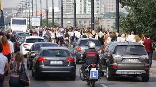 Tramwaje stanęły na moście Poniatowskiego