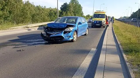 Dwie kolizje, osiem rozbitych aut. Korek w porannym szczycie