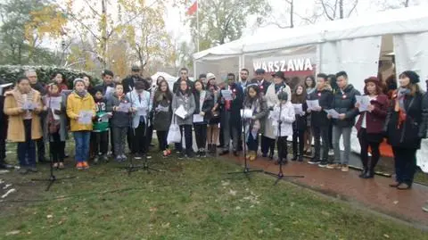 Obcokrajowcy podziękowali Polsce. Zaśpiewali hymn