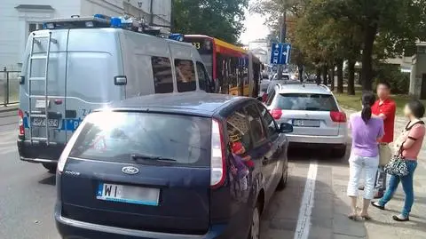 Gwałtowne hamowanie. Dwie osoby w szpitalu