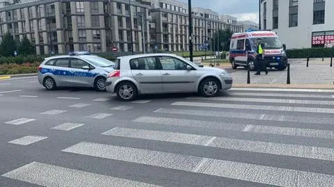 Potrącił na rondzie kobietę z dwuipółletnim dzieckiem