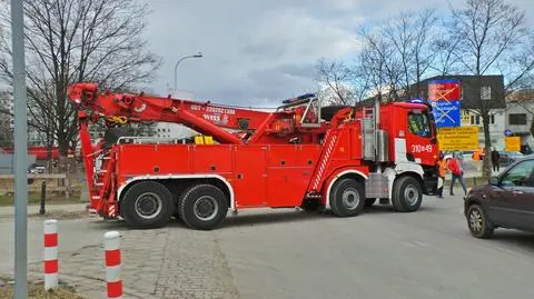 Wypadek na budowie metra: łyżka koparki spadła na robotników. Jeden nie żyje