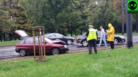 Samochód na torowisku, tramwaje na objazdach