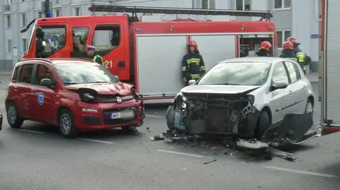 Niebezpieczny lewoskręt w Odyńca. Jedna osoba ranna