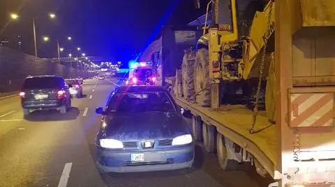 Zderzenie osobowego i ciężarówki na S8