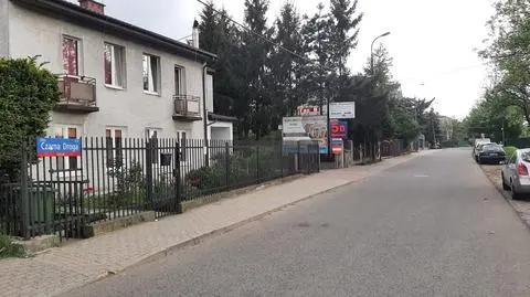 Wypadł z okna hostelu, nie żyje. Policja zatrzymała dwie osoby, ale zwolniła po przesłuchaniu