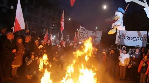 "Zbrodnia" przed ambasadą Rosji, przed Pałacem krzyż