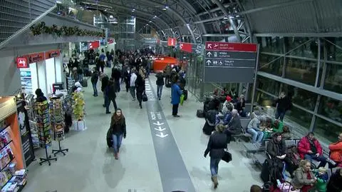 "Jeden wielki bałagan".  Pasażerowie w Modlinie uziemieni