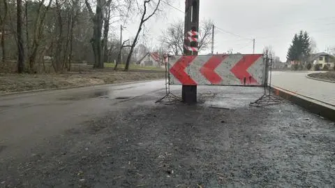 Słup na środku drogi, czyli zwężenie na Szerokiej