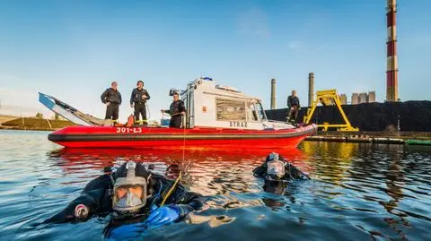 Nie użyli łodzi, bo zamarzła śluza. Przycumują w innym miejscu?