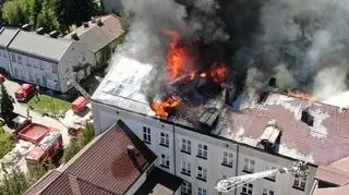 Zapalił się dach szkoły w Grodzisku Mazowieckim 