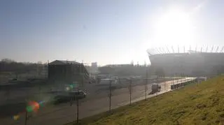 Scena na błoniach stadionu