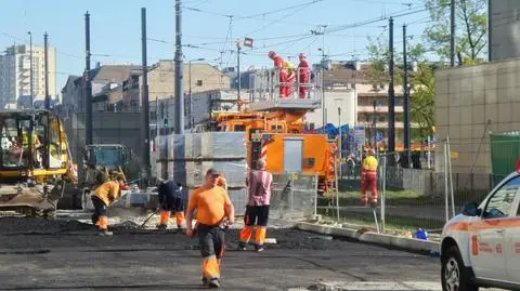 Koparka uszkodziła trakcję. Nie kursowały tramwaje na Pradze