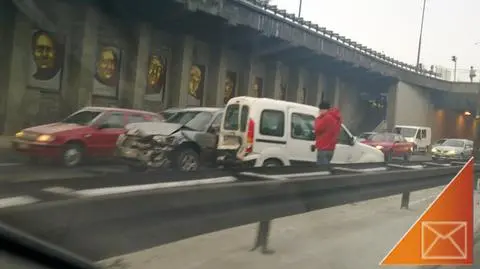 Ponad dwie godziny utrudnień na Trasie Łazienkowskiej