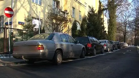 Likwidują miejsca parkingowe na Ochocie. "Tylko porządkujemy ulice" 