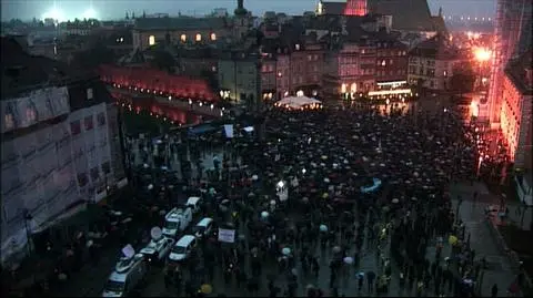 Czarne parasolki wróciły na plac Zamkowy. "Wściekłe Polki"