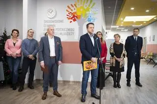 Prezydent Rafał Trzaskowski podczas otwarcia centrum zdrowia psychicznego na Woli