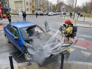 Zderzenie dwóch aut i pożar na Pradze Południe