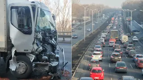 "Nie zauważyła trójkąta". Kilka aut zniszczonych, korek na Wisłostradzie