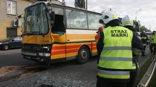 Zderzenie autokaru i ciężarówki w Markach