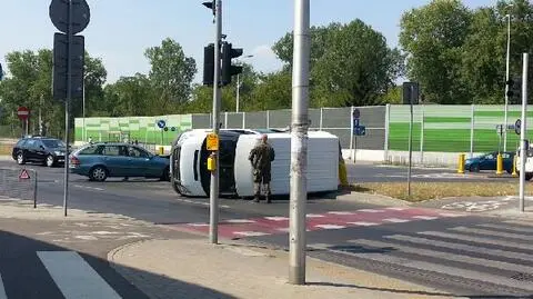 Marsa: dostawczy bus na boku