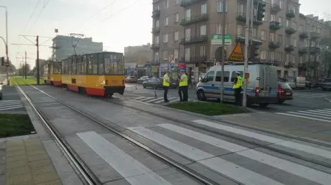 Zderzenie tramwaju i samochodu osobowego na Puławskiej