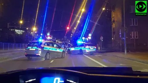 Nocny pościg. "Kierujący uderzył w policyjny samochód"