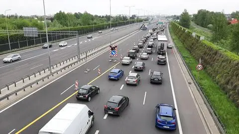 Drogowcy zamknęli zawrotkę na POW. Korki rano, korki po południu