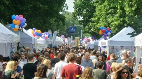 Tradycyjna parada i muzyka na żywo. Święto Saskiej Kępy 